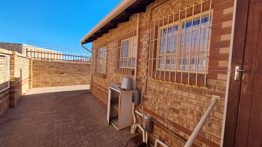 2 Bedroom Property for Sale in Uitsig Free State